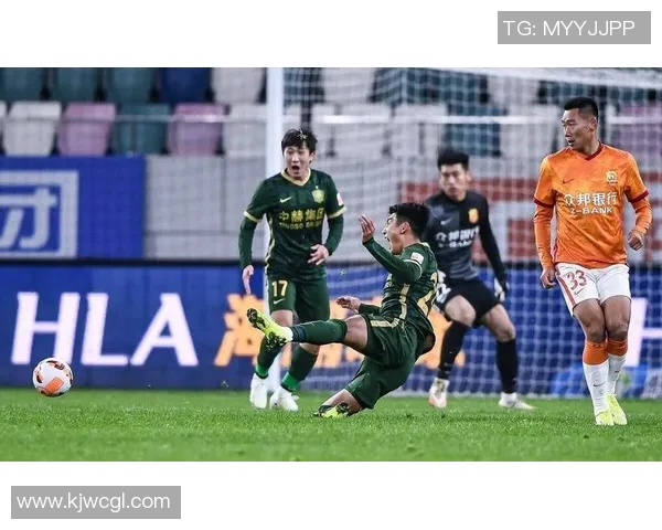 武汉篮球队反击战术分析及其在比赛中的得失表现探讨 武汉篮球队反击战术分析及其在比赛中的得失表现探讨