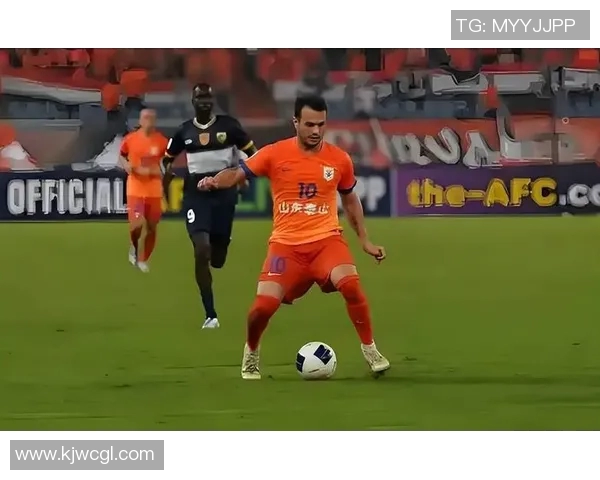 足球明星惊艳全场直接滑行半场展现超凡技艺引发球迷热议 足球明星惊艳全场直接滑行半场展现超凡技艺引发球迷热议