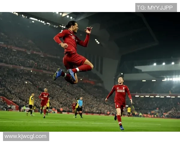 足球明星浩克健硕身材揭秘如何塑造完美体型与运动表现 足球明星浩克健硕身材揭秘如何塑造完美体型与运动表现